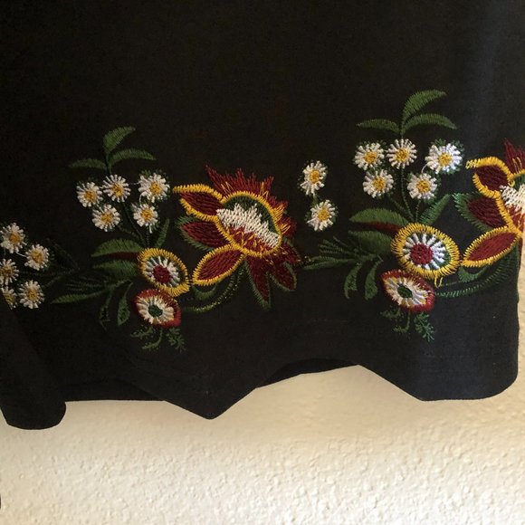 NEW Embroidered V-neck Jumpsuit - Picture 4 of 5